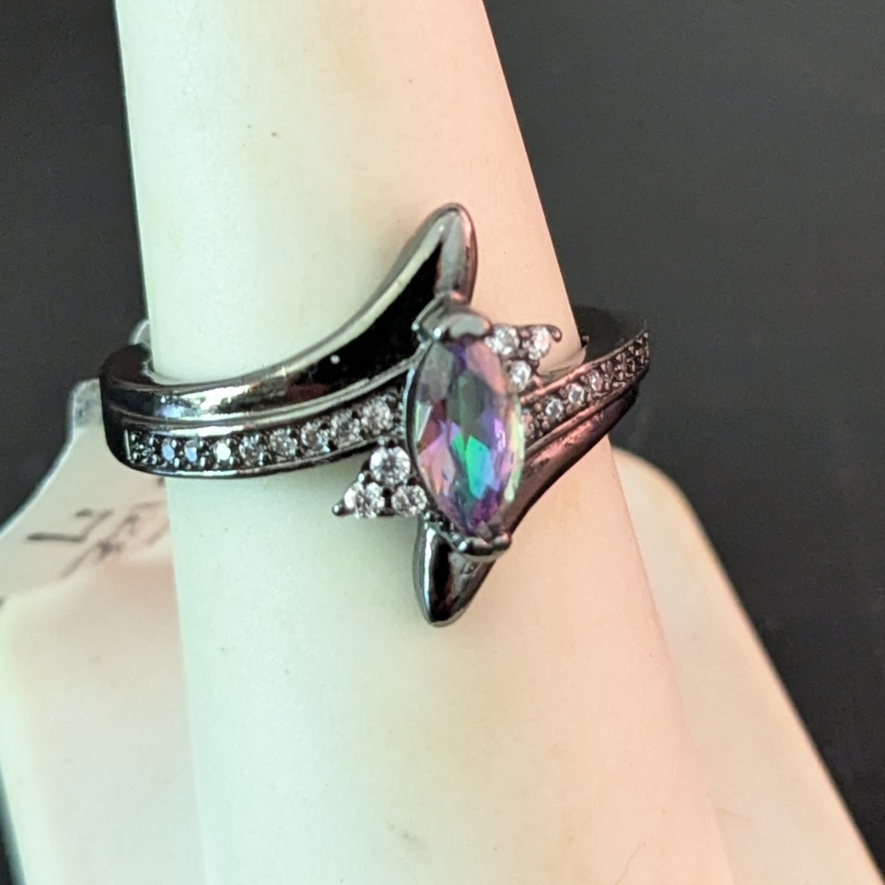 Elegant Silver and Black Women's Ring